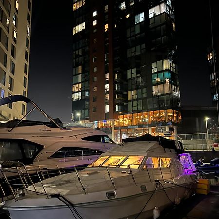 Luxury 40 Foot Yacht On 5 Star Ocean Village Marina Southampton - Minutes Away From City Centre And Cruise Terminals - Free Parking Included Luaran gambar