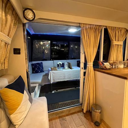 Luxury 40 Foot Yacht On 5 Star Ocean Village Marina Southampton - Minutes Away From City Centre And Cruise Terminals - Free Parking Included Luaran gambar