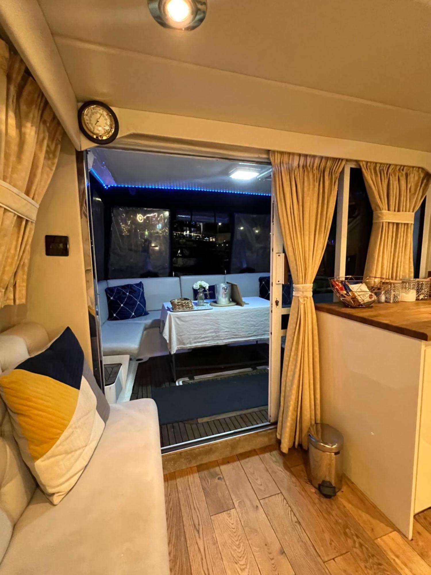 Luxury 40 Foot Yacht On 5 Star Ocean Village Marina Southampton - Minutes Away From City Centre And Cruise Terminals - Free Parking Included Luaran gambar