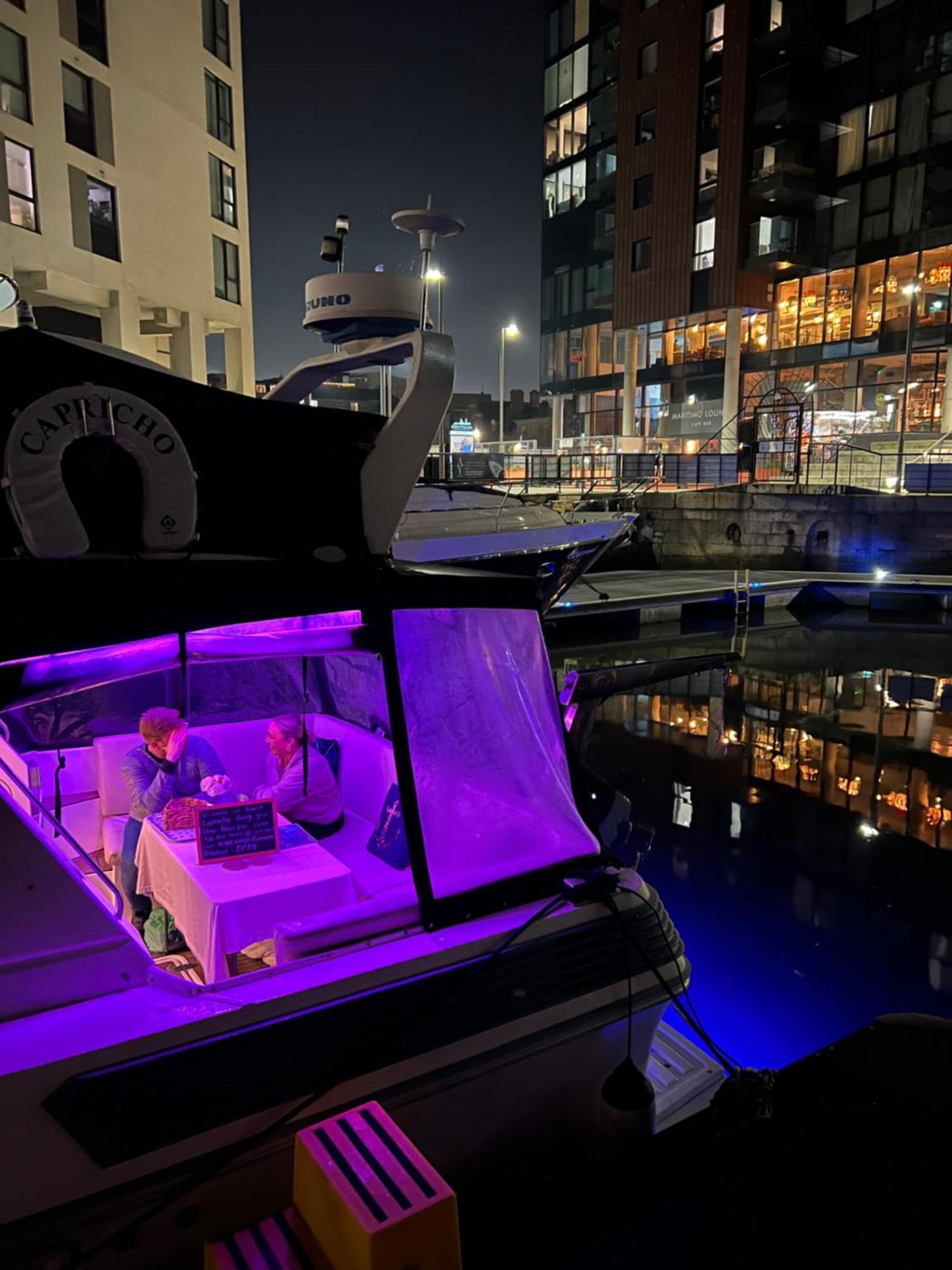 Luxury 40 Foot Yacht On 5 Star Ocean Village Marina Southampton - Minutes Away From City Centre And Cruise Terminals - Free Parking Included Luaran gambar