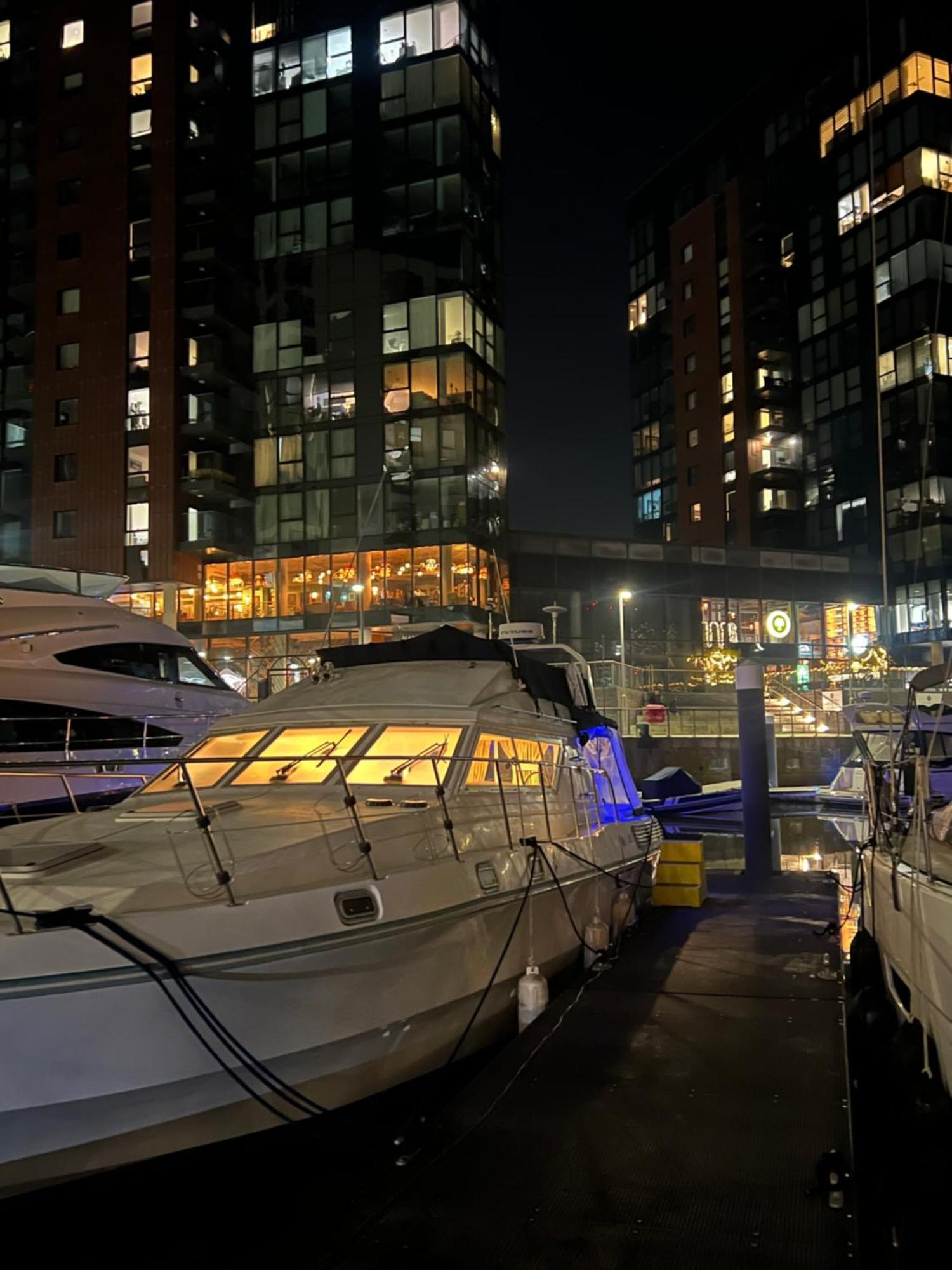 Luxury 40 Foot Yacht On 5 Star Ocean Village Marina Southampton - Minutes Away From City Centre And Cruise Terminals - Free Parking Included Luaran gambar