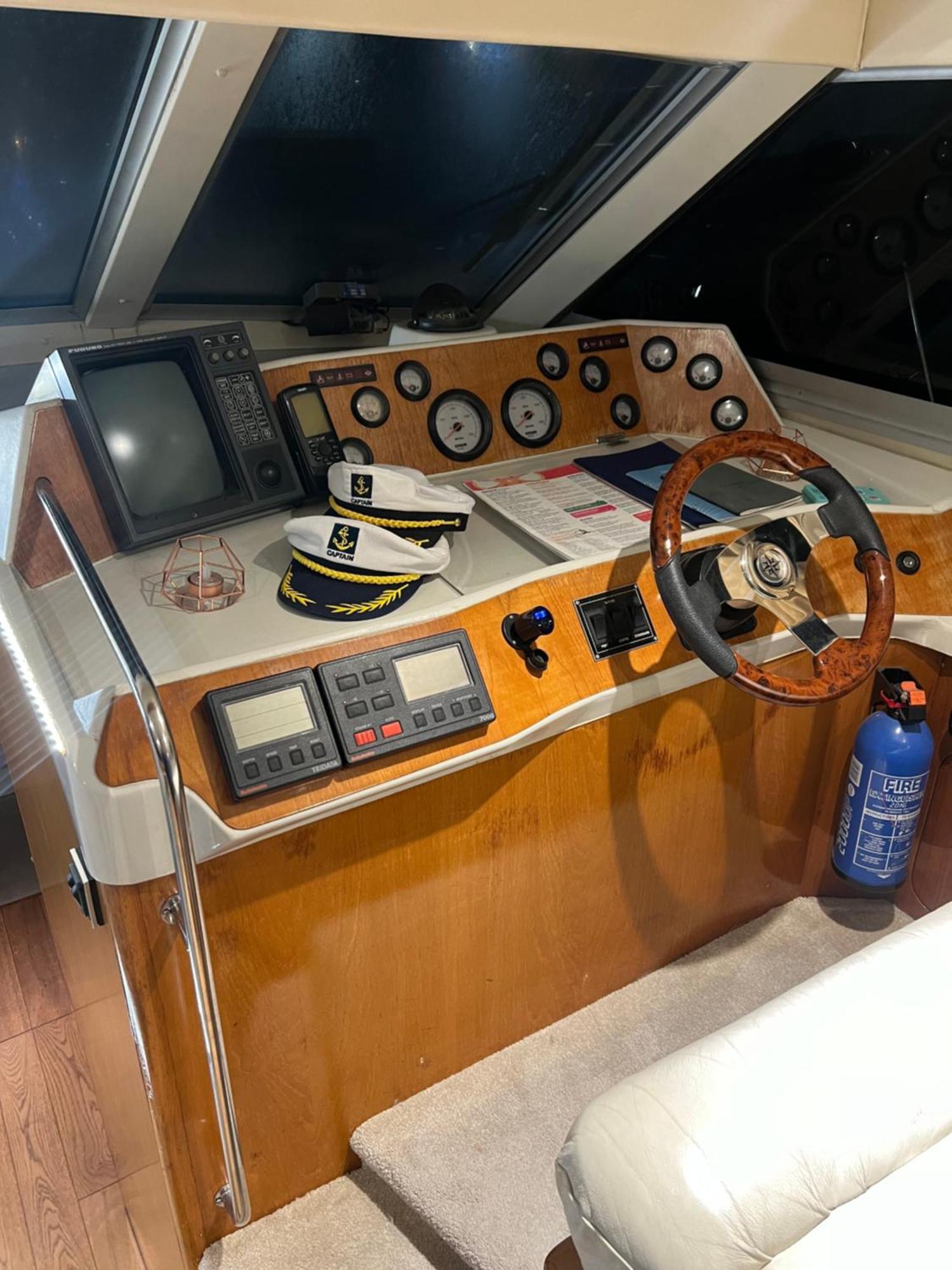 Luxury 40 Foot Yacht On 5 Star Ocean Village Marina Southampton - Minutes Away From City Centre And Cruise Terminals - Free Parking Included Luaran gambar