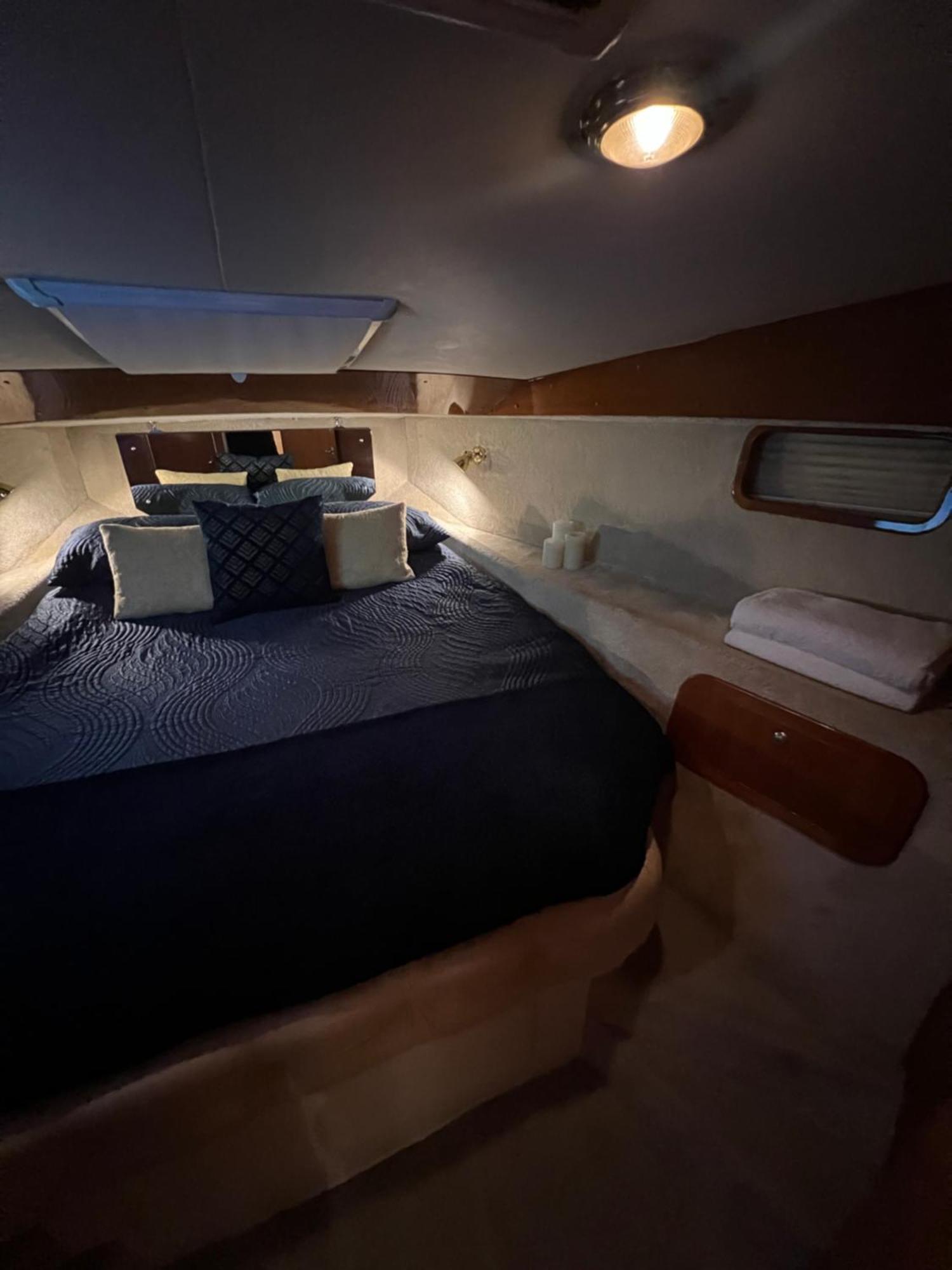 Luxury 40 Foot Yacht On 5 Star Ocean Village Marina Southampton - Minutes Away From City Centre And Cruise Terminals - Free Parking Included Luaran gambar