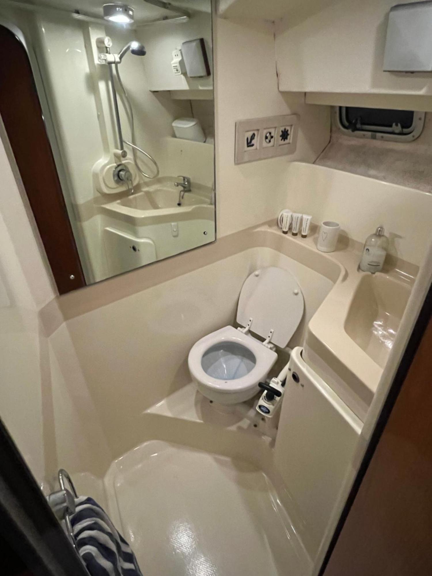 Luxury 40 Foot Yacht On 5 Star Ocean Village Marina Southampton - Minutes Away From City Centre And Cruise Terminals - Free Parking Included Luaran gambar