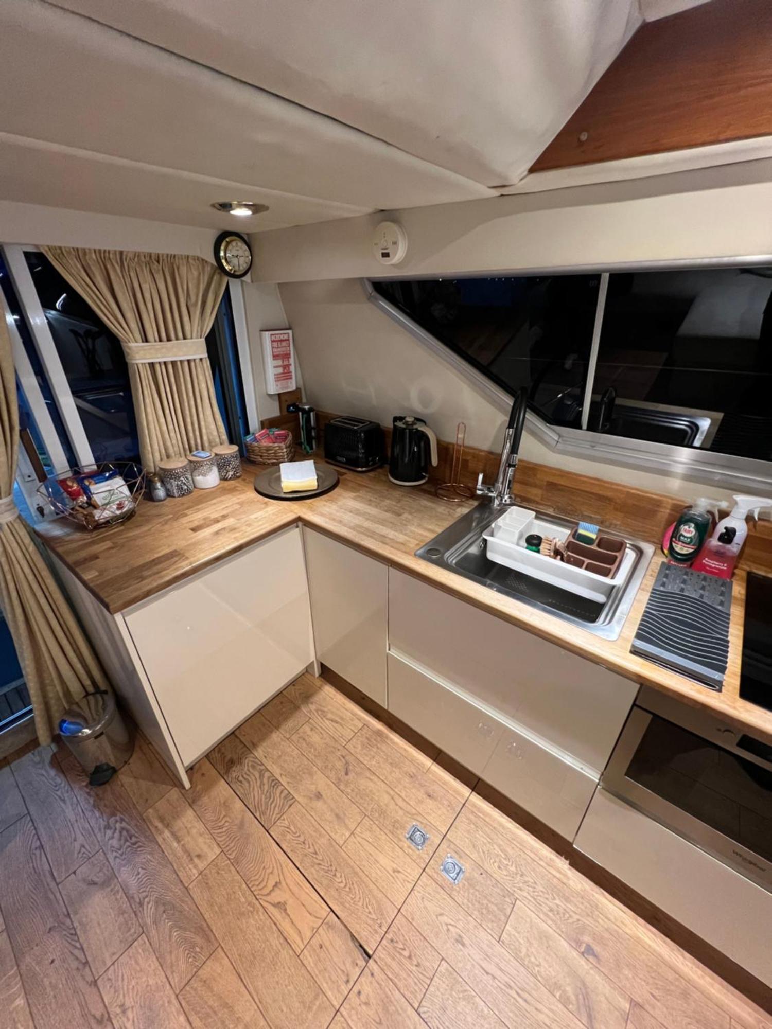 Luxury 40 Foot Yacht On 5 Star Ocean Village Marina Southampton - Minutes Away From City Centre And Cruise Terminals - Free Parking Included Luaran gambar