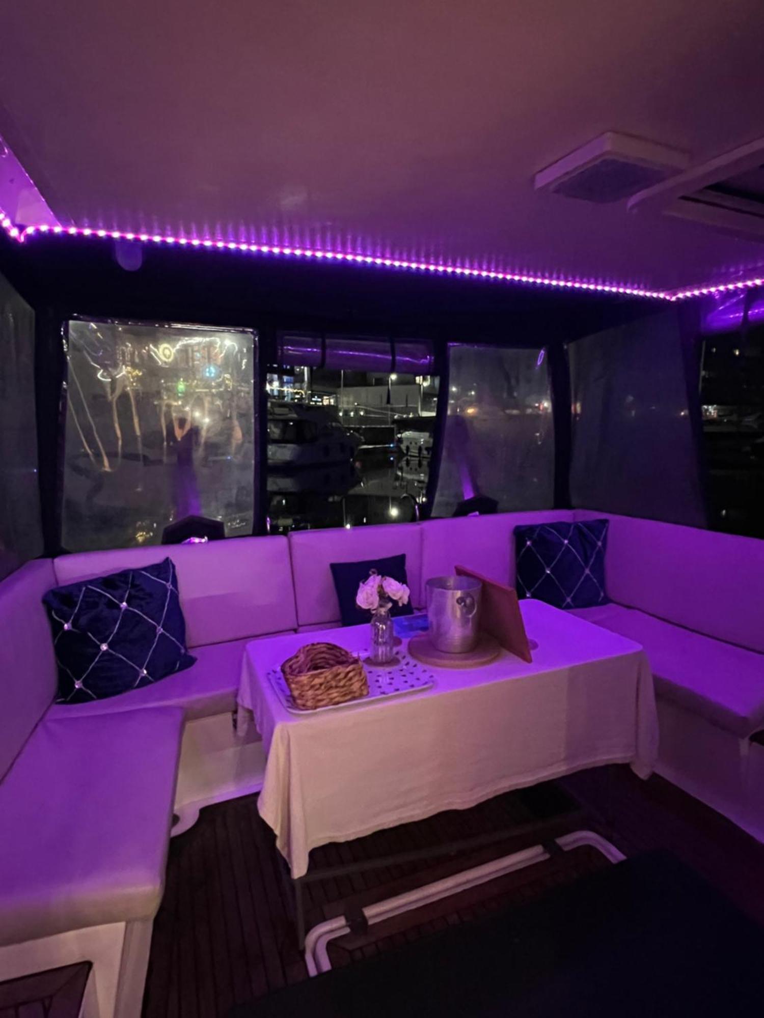 Luxury 40 Foot Yacht On 5 Star Ocean Village Marina Southampton - Minutes Away From City Centre And Cruise Terminals - Free Parking Included Luaran gambar