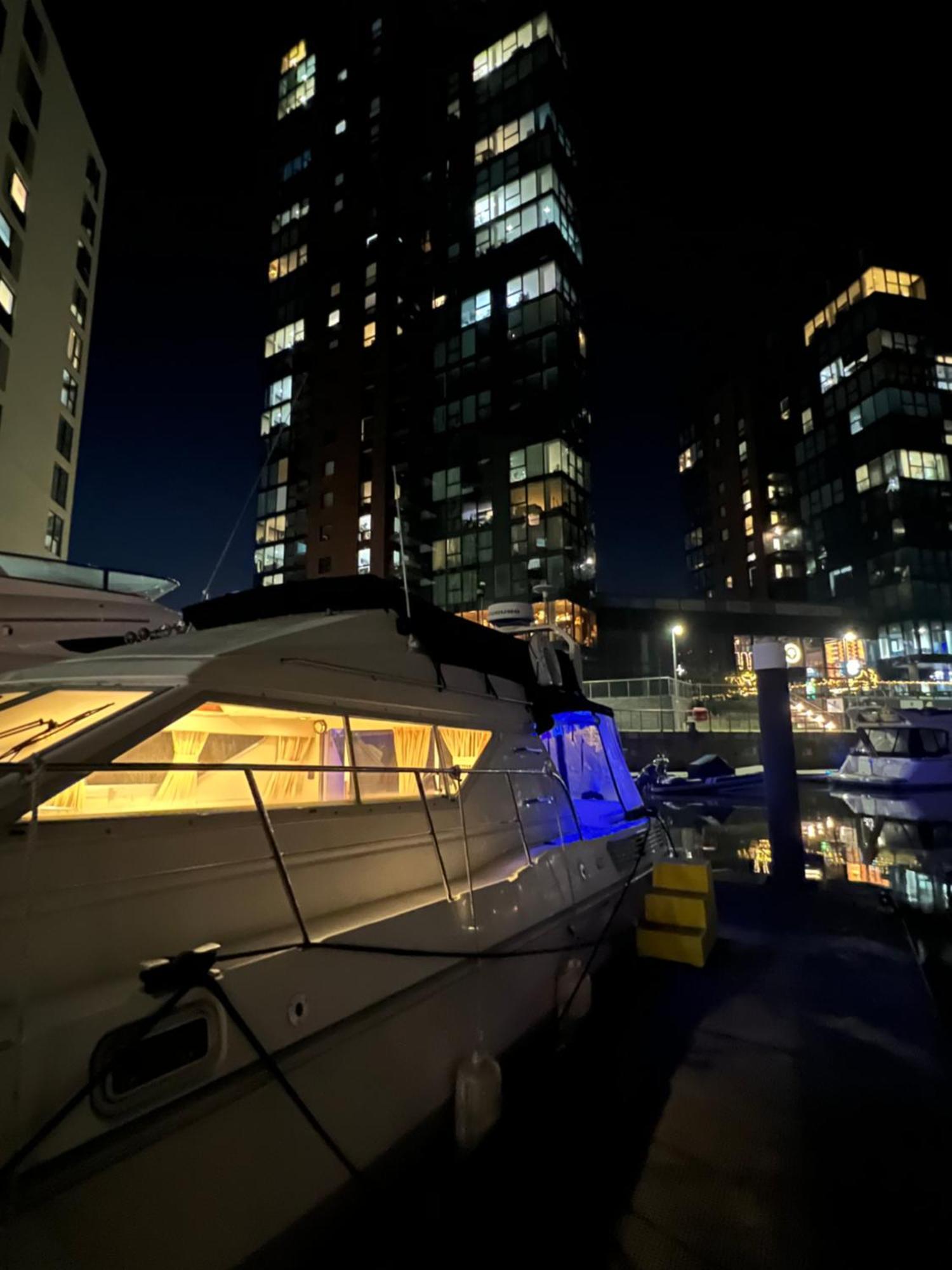 Luxury 40 Foot Yacht On 5 Star Ocean Village Marina Southampton - Minutes Away From City Centre And Cruise Terminals - Free Parking Included Luaran gambar